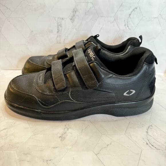 Athletic_Shoes